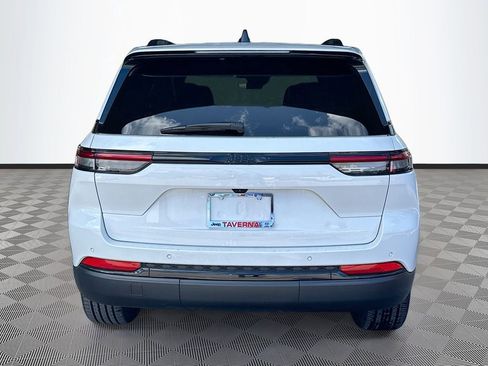 Used 2025 Jeep Grand Cherokee Laredo RWD image 7