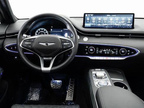 Used 2025 Genesis GV70 3.5T Sport w/ Sport Advanced Package image 16