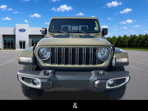 Used 2025 Jeep Gladiator Sport AWD/4WD image 3