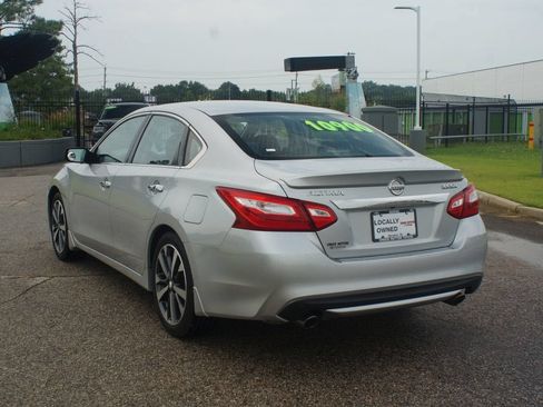 Used 2016 Nissan Altima 3.5 SR FWD image 10