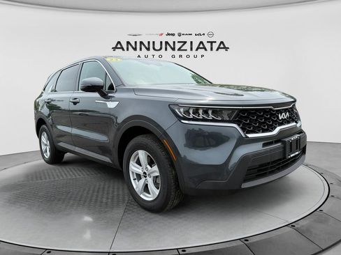 Used 2023 Kia Sorento LX AWD/4WD image 7