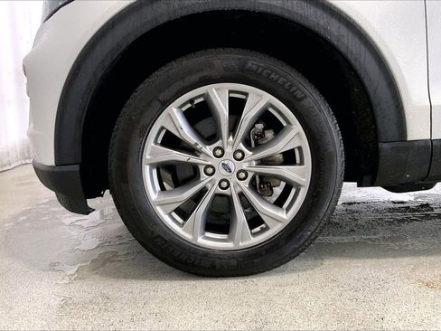 Used 2023 Ford Explorer Limited AWD/4WD image 8