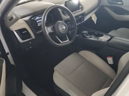 Used 2023 Nissan Rogue SV FWD image 6