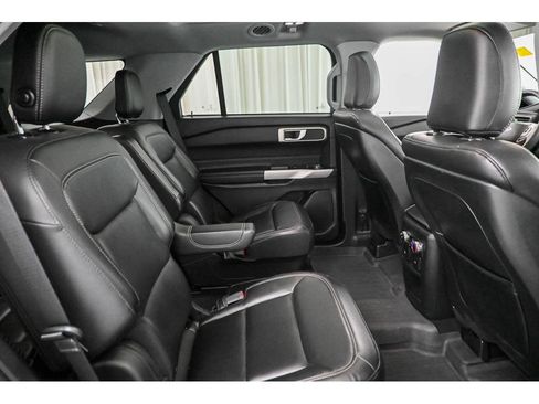 Used 2020 Ford Explorer XLT w/ Equipment Group 202A AWD/4WD image 21