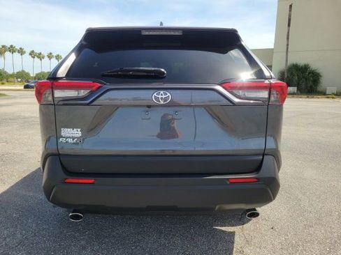 Used 2020 Toyota RAV4 XLE Premium FWD image 6