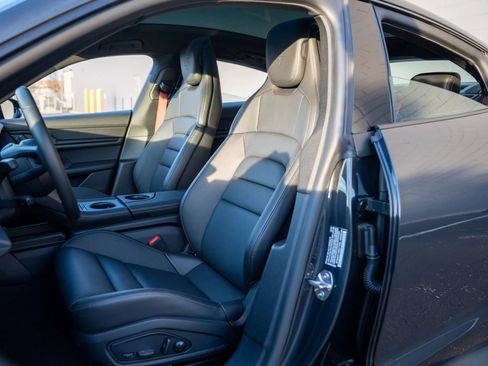 Used 2025 Porsche Taycan image 3