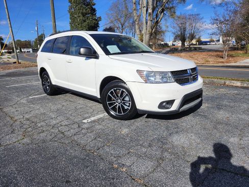 Used 2018 Dodge Journey SE w/ Blacktop Package image 1