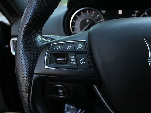 Used 2022 Maserati Levante GT AWD/4WD image 31