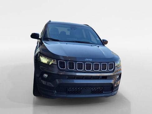 Used 2024 Jeep Compass Latitude image 9