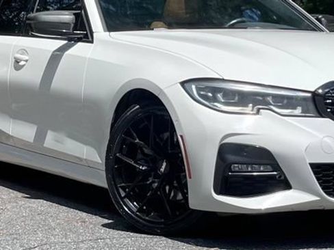 Used 2021 BMW 330i Sedan w/ M Sport Package RWD image 10