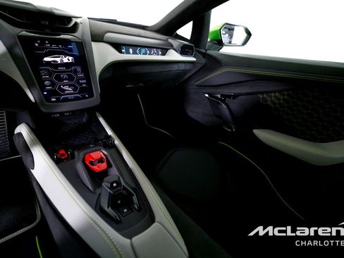 Used 2024 Lamborghini Revuelto AWD/4WD image 16