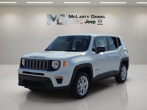 Used 2023 Jeep Renegade Latitude image 2