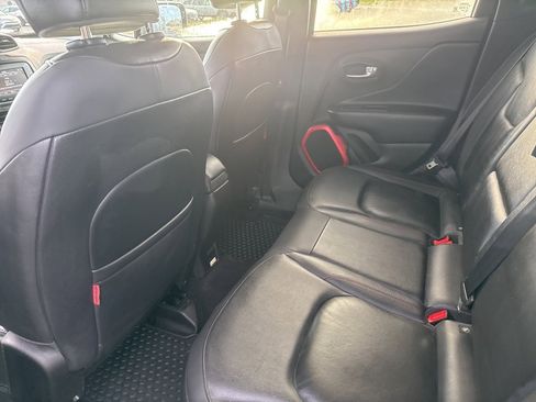 Used 2017 Jeep Renegade Trailhawk w/ Premium Trailhawk Package image 19