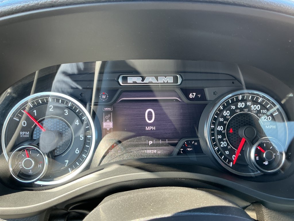 Used 2025 RAM 1500 Laramie AWD/4WD image 15