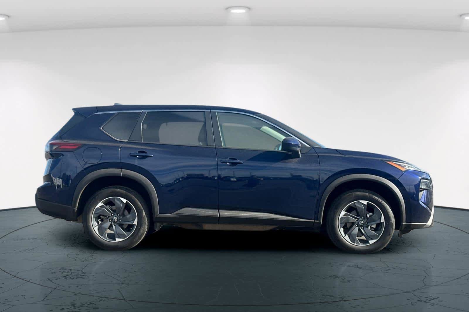 Used 2025 Nissan Rogue SV AWD/4WD image 6