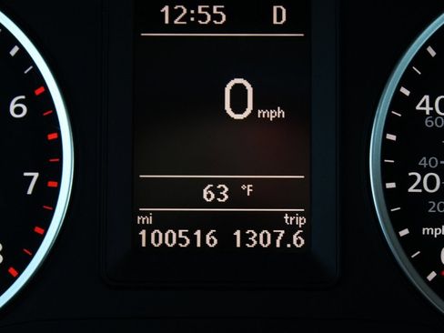 Used 2017 Volkswagen Tiguan S image 12