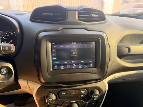 Used 2021 Jeep Renegade Latitude AWD/4WD image 11