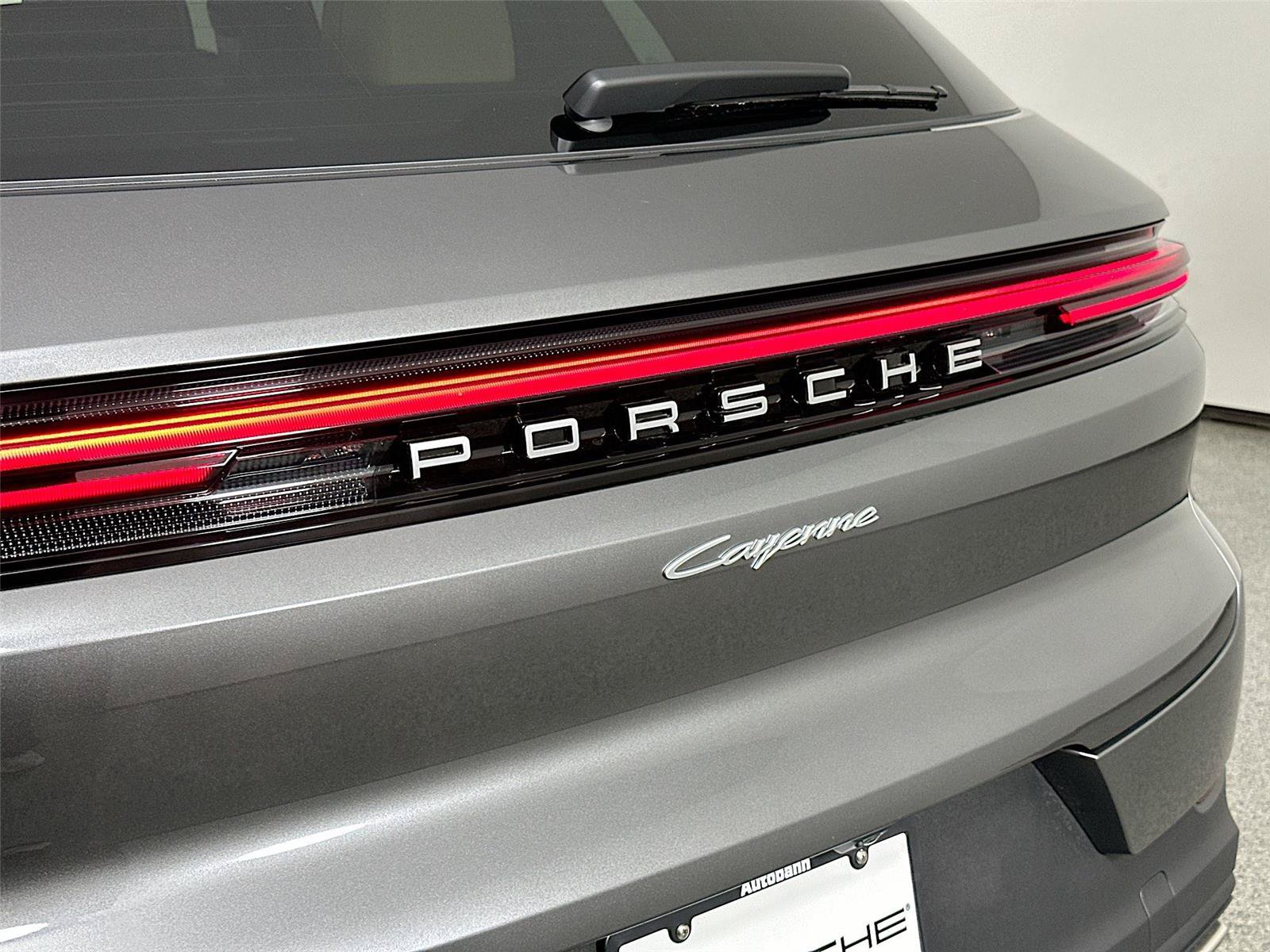 Certified 2026 Porsche Cayenne AWD/4WD image 17