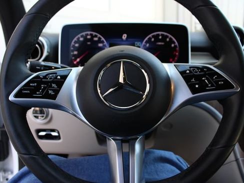 Used 2024 Mercedes-Benz C 300 4MATIC Sedan image 11