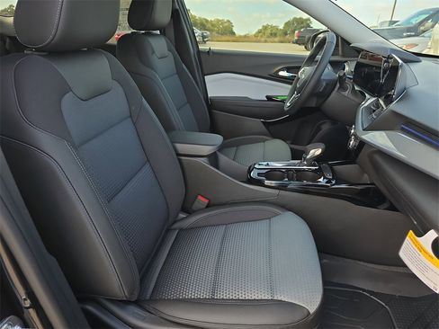 New 2026 Chevrolet Trax LT w/ Driver Confidence Package image 10