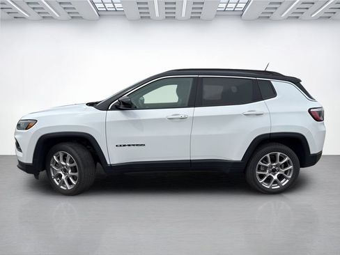 Used 2025 Jeep Compass Limited AWD/4WD image 4