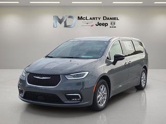 Used 2025 Chrysler Pacifica Select video 2