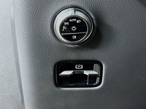 Used 2025 Mercedes-Benz GLC 43 AMG 4MATIC image 10