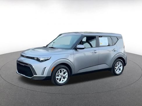 Used 2025 Kia Soul LX w/ LX Technology Package image 8