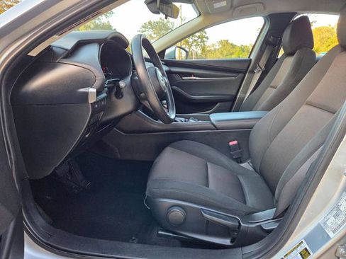 Used 2020 MAZDA MAZDA3 Sedan image 16