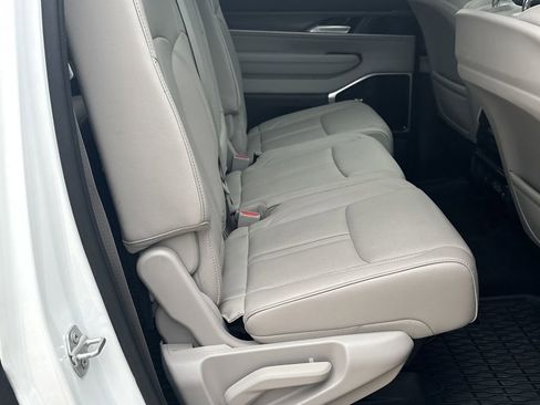 Used 2024 Jeep Wagoneer Series III w/ Premium Group I image 16