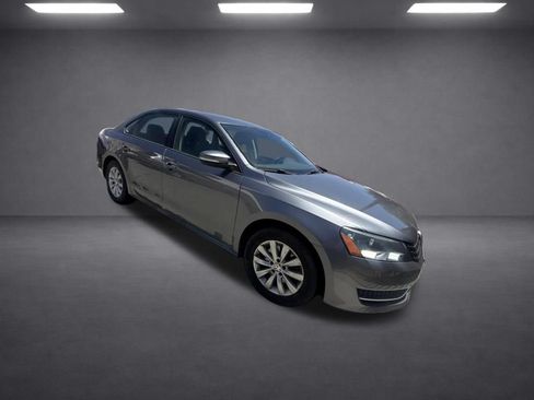Used 2015 Volkswagen Passat 1.8T S FWD image 7