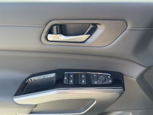 Certified 2025 Nissan Pathfinder SL image 26