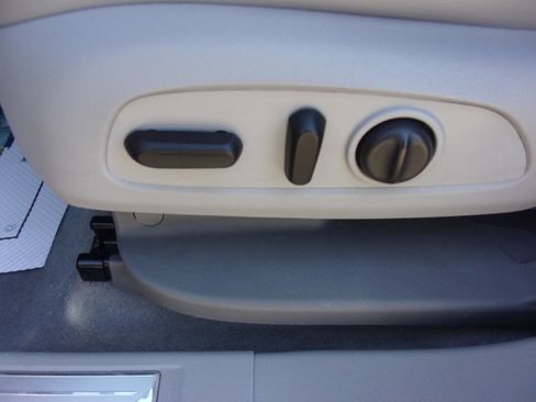 Used 2021 GMC Acadia SLT w/ Technology Package image 15