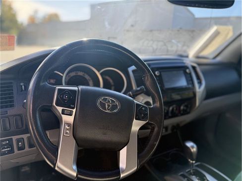 Used 2015 Toyota Tacoma 4x4 Double Cab image 16