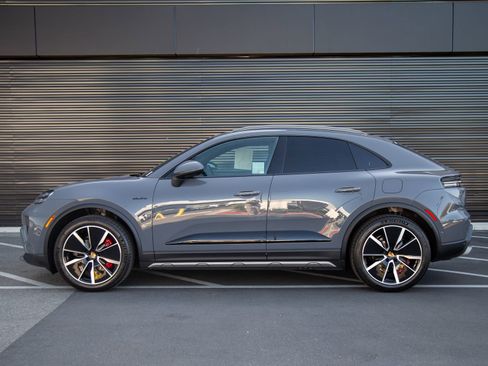 Used 2025 Porsche Macan 4S Electric AWD/4WD image 2