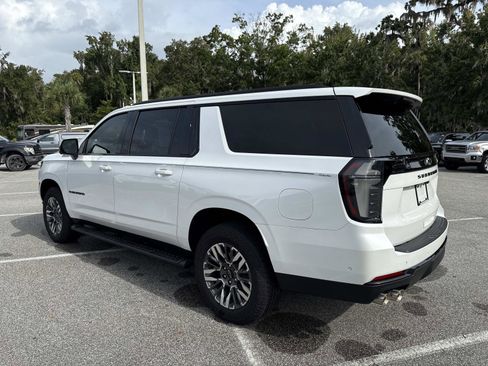 Used 2025 Chevrolet Suburban Z71 w/ Comfort Package image 5