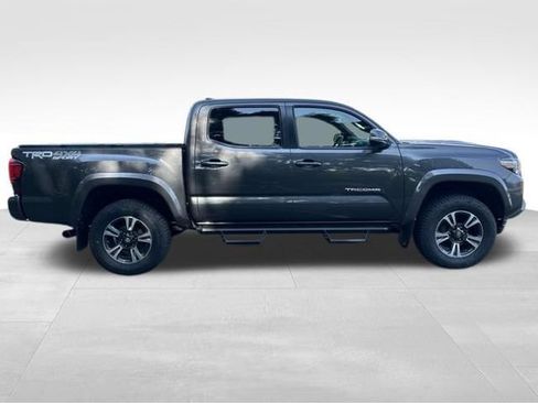 Used 2018 Toyota Tacoma TRD Sport AWD/4WD image 7