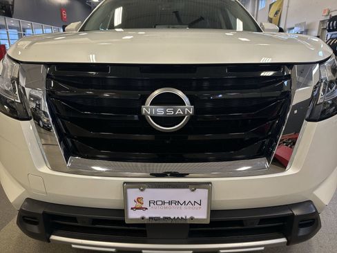 Certified 2024 Nissan Pathfinder SL image 28