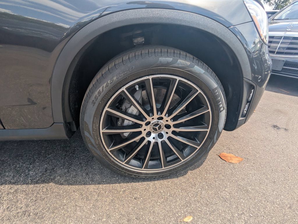 Used 2022 Mercedes-Benz GLC 300 w/ AMG Line image 20