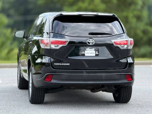 Used 2016 Toyota Highlander LE FWD image 5