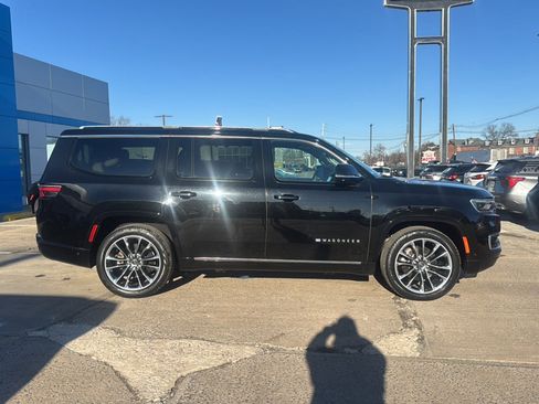Used 2023 Jeep Wagoneer Series III w/ Premium Group I image 9