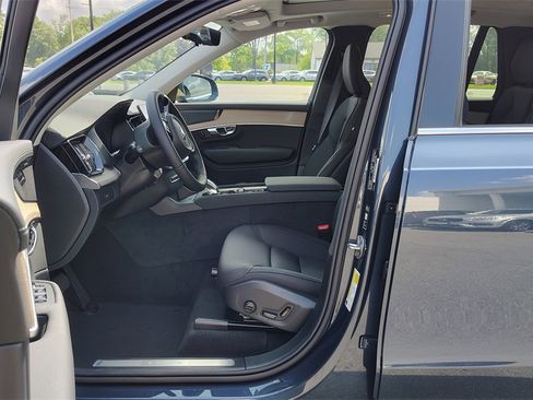 New 2026 Volvo XC90 B6 Plus w/ Protection Package Premier image 7