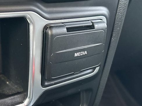 Used 2022 Jeep Wrangler Sport AWD/4WD image 32