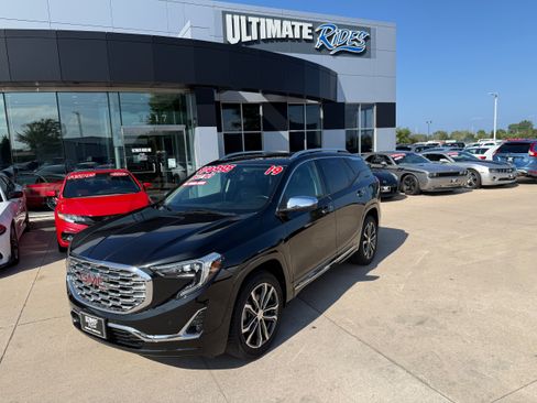 Used 2019 GMC Terrain Denali w/ Advanced Safety Package AWD/4WD image 1