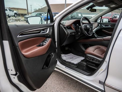 Used 2021 Buick Enclave Avenir w/ Avenir Technology Package FWD image 32