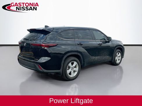 Used 2024 Toyota Highlander LE image 9