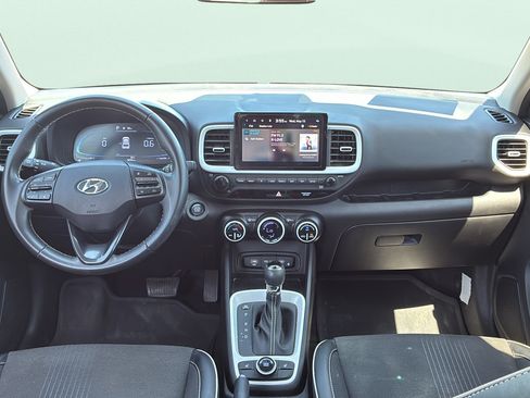 Used 2023 Hyundai Venue Limited FWD image 15