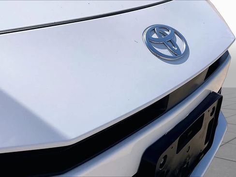 Used 2025 Toyota Camry SE FWD image 32