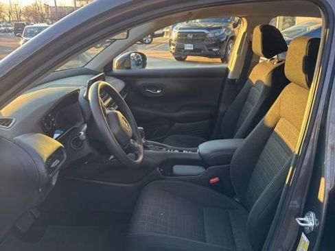 Used 2023 Honda HR-V LX image 2