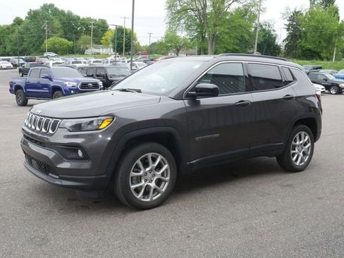 Used 2023 Jeep Compass Latitude AWD/4WD image 7